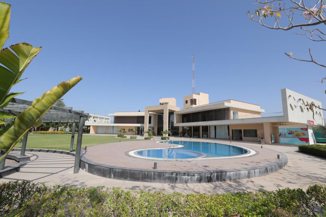 Hotel Club Heaven Palanpur Exteriér fotografie