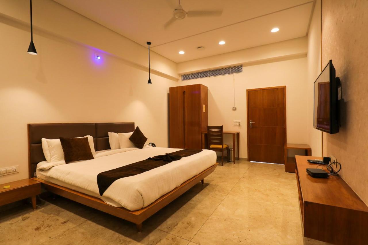 Hotel Club Heaven Palanpur Exteriér fotografie