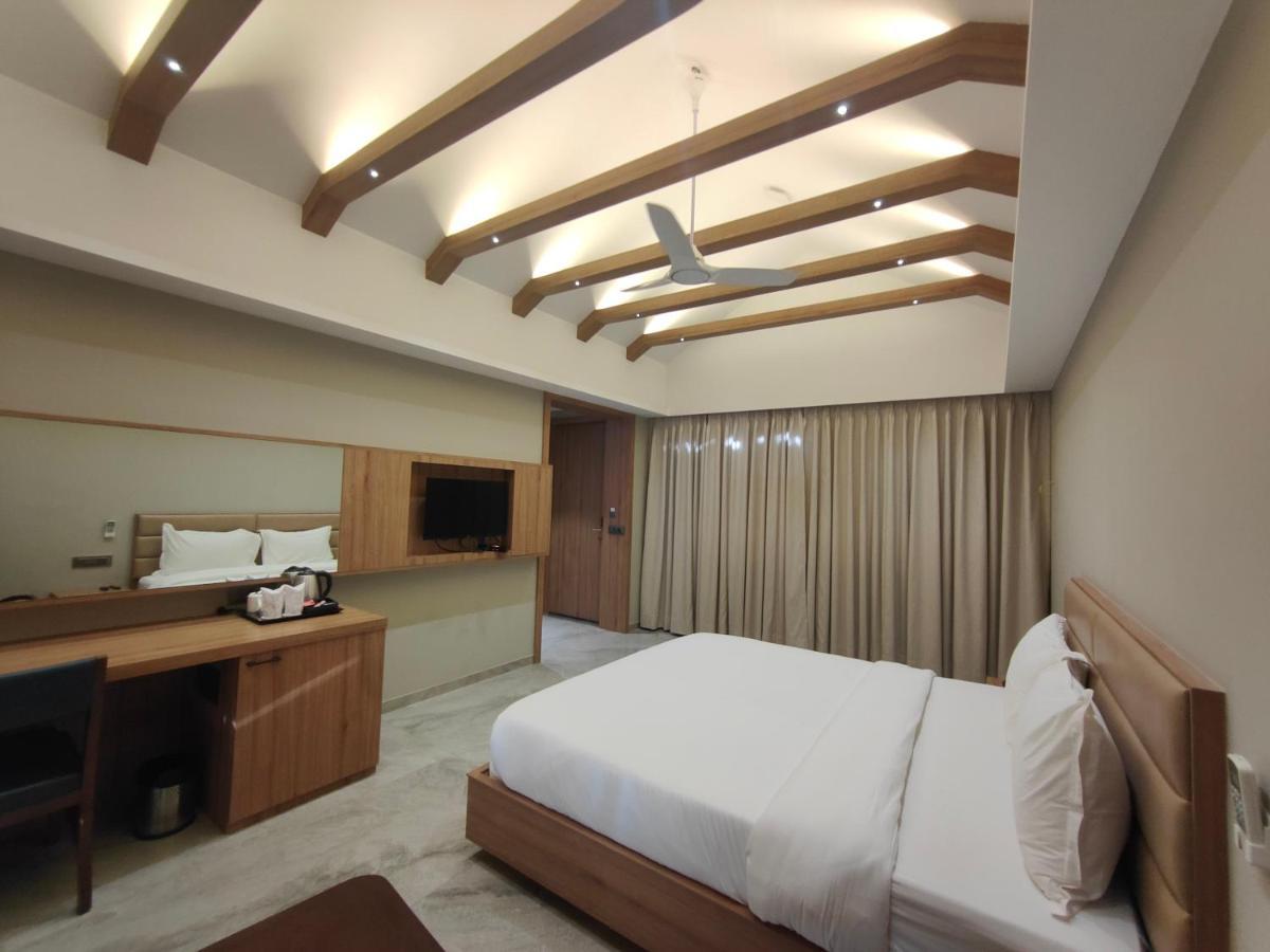 Hotel Club Heaven Palanpur Exteriér fotografie