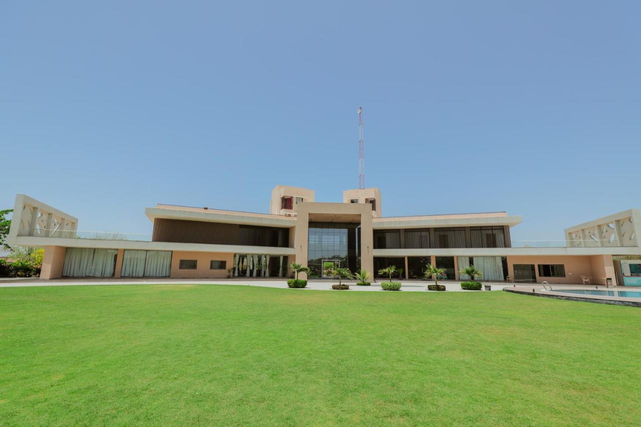 Hotel Club Heaven Palanpur Exteriér fotografie