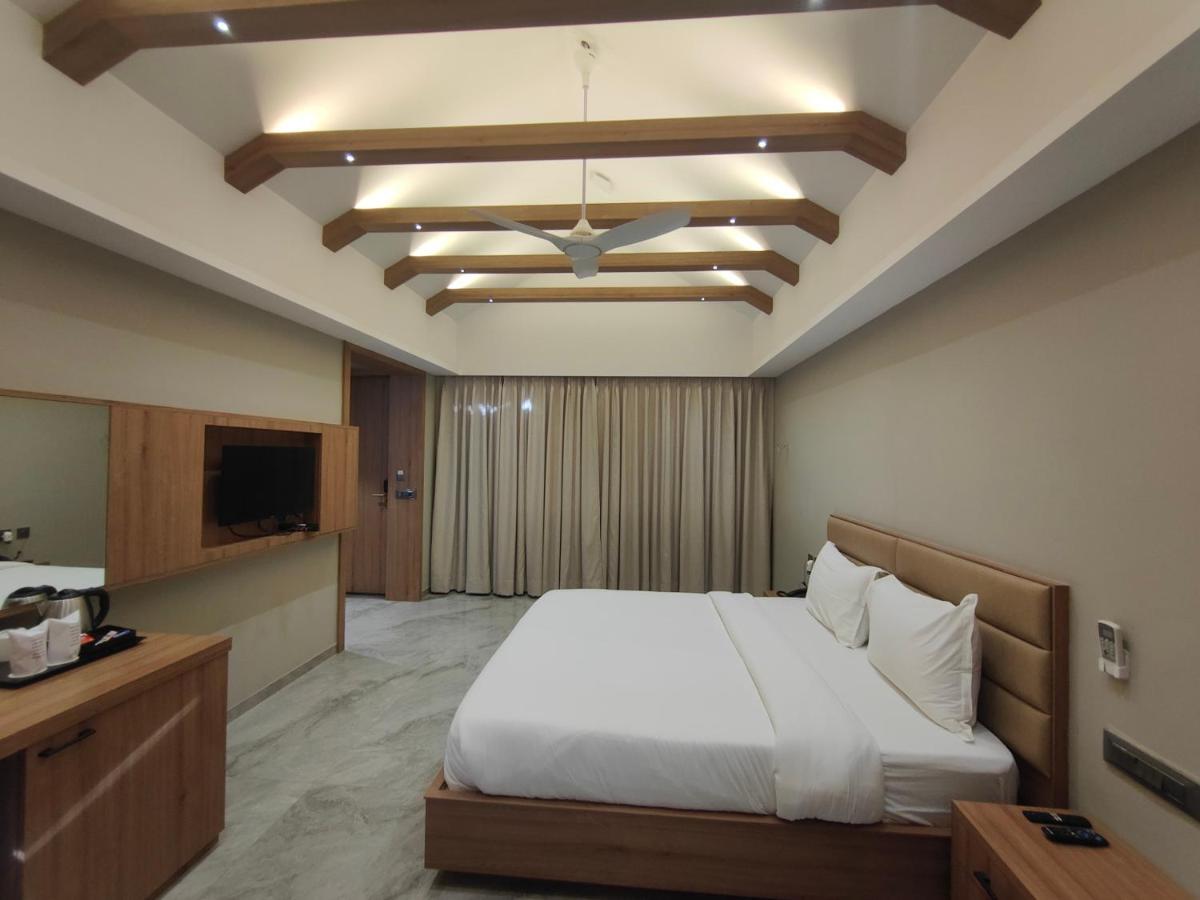 Hotel Club Heaven Palanpur Exteriér fotografie